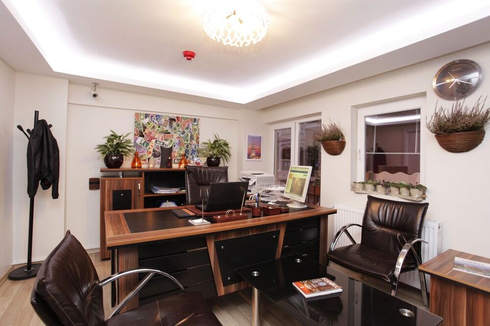 Taksim Istiklal Suites Истанбул Екстериор снимка
